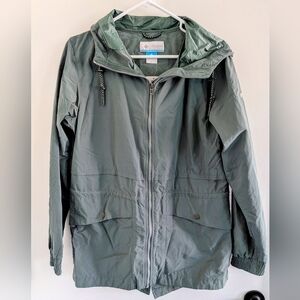Columbia | Women's Medium | Sage Green Lightweight Hooded Windbreaker